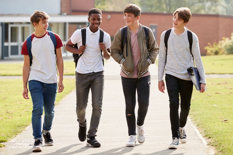 مهارت های کلیدی برای دوست یابی موفق در نوجوانی-3